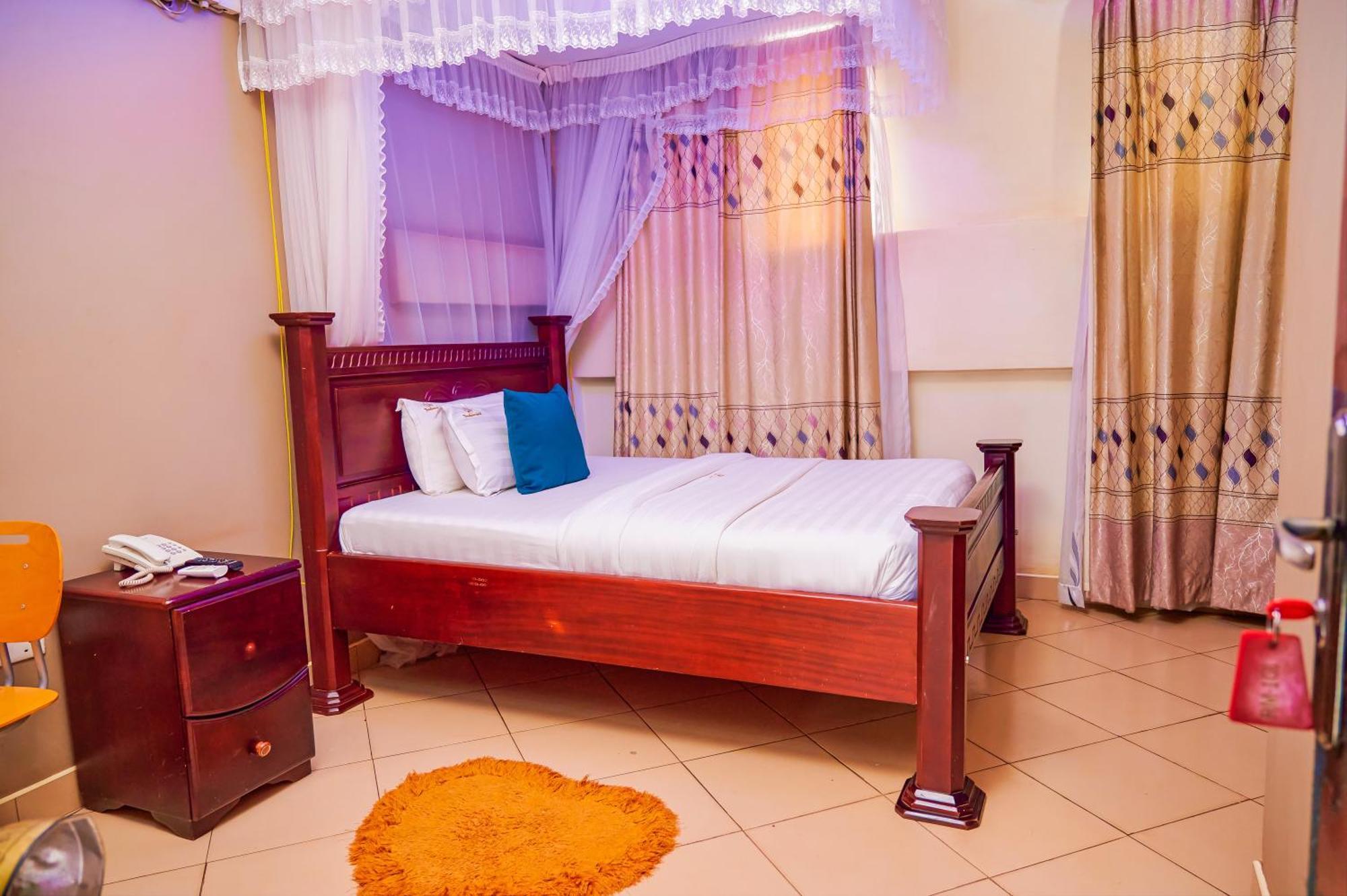 Twin Towers Hotel Kampala Exteriér fotografie